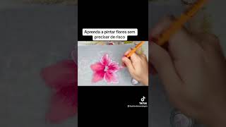 Aprenda a pintar flores sem riscar