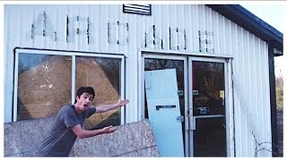 EXPLORING AN ABANDONED ARCADE!! (EXTREMELY SKETCHY)