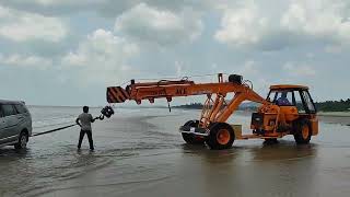 Car Gets Stuck In Sand at Murdeshwar Beach