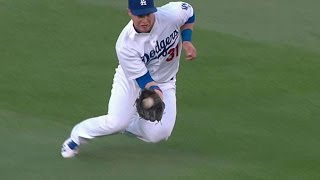 SF@LAD: Pederson dives to rob Duffy of a hit