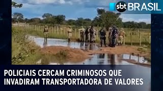 Policiais cercam criminosos que invadiram transportadora de valores | SBT Brasil (21/04/23)