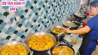 Cận cảnh quy trình nấu mấy chục món ngon tại Quán Cơm Trưa Sài Gòn