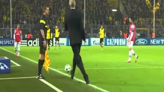Arsene Wenger showing his skills Jurgen Klopp laugh   Borussia Dortmund vs Arsenal 06 11 2013