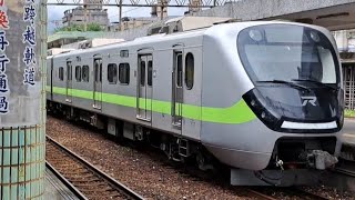 4135次福隆發車經由宜蘭線開往樹林的銀綠色微笑號EMU900型十輛一編組EMU935區間車，4162次樹林發車經由宜蘭線開往蘇澳的EMU505+EMU513區間車