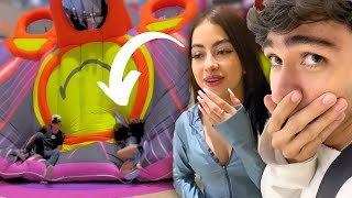 Dañamos un INFLABLE gigante 😱😫 / Andylive / LauraSofiaDepende