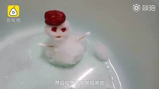 南方人看到雪的爆笑反应！女生寝室拿脸盆接雪，用红枣堆雪人