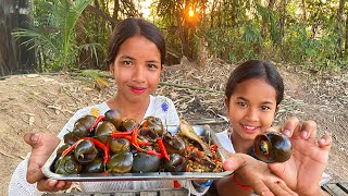 Eat snails and fried fish with delicious peppers / ញ៉ាំខ្យងនិងត្រីចៀនជាមួយម្ទេសឆ្ងាញ់