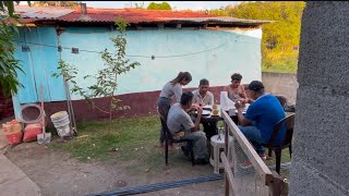 🟢¡El esposo de Mercy compartiendo con Willy y los señores trabajantes!😳🤔