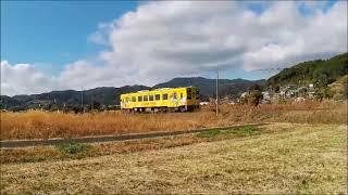 天浜線：強風の中頑張る「ぶんぶん号」