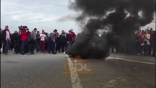 Protestuesit djegin gomat ne Milot | ABC News