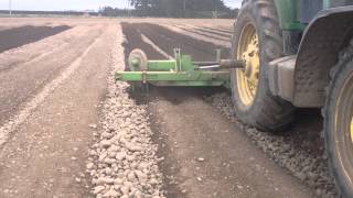 John Deere 8330 bed forming carrot beds in stones