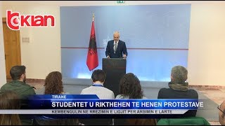 Studentet u rikthehen te henen protestave