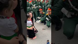 Em bé yêu qúy chú bộ đội #bodoivietnam #thinhhanh #army #shortvideo #short #respect #trending #viral