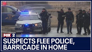 Suspects flee police, barricade selves in Detroit home