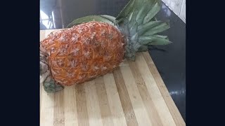 ஆரஞ்சு நிற அண்ணாசி பழம். Orange colour Pineapple.