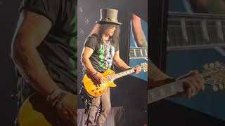 From Tease to Full-Blown Rock—Slash Nails ‘Welcome to the Jungle’ Live!