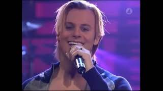 Magnus Carlsson \u0026 Molly Sandén ” Julens Tid Är Här” ( Live Bingolotto 2006 ).