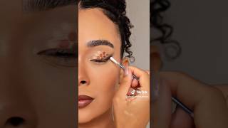 Eyeshadow hack with a cotton bud. Thoughts? #makeup #makeuphack #eyeshadowtutorial #eyeshadowhack