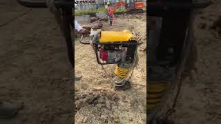 How does the tamping rammer work?