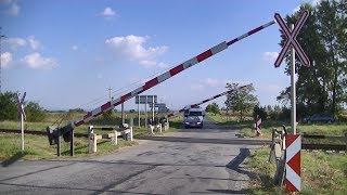 Spoorwegovergang Mezőlak (H) // Railroad crossing // Vasúti átjáró