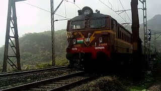 11010 SINHAGAD EXPRESS Pune Mumbai Descending Bhor ghat