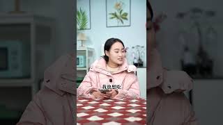 不同年代吃手抓饼：以前一个手抓饼要好几个兄弟姐妹分；现在都快吃不起了！