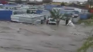 Chaos in Namibia! Massive floods sweep away houses and cars in Windhoek!