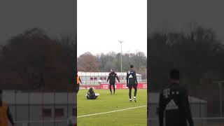 Manuel Neuer assisting smoothly for Serge Gnabry #shorts #subscribe