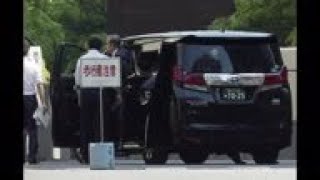 Ghosn's car arrives at Tokyo court for hearing