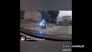 [車CAM直擊] 呀伯咁夠膽揸架電動車落馬路😰 比POPO閃燈捉到正😂 麻煩賞花杏仁露🔊