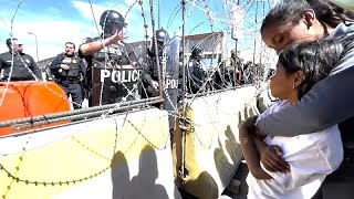 Migrants demand entrance at US-Mexican border