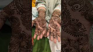 Karwachauth par Tanishq se Offer Mehndi ke liye sabhi laddies mehndi lagwate huye💛 #shortvideo