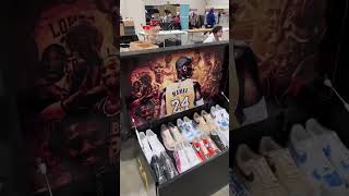 Crazy Kobe Sneaker Box 🐍 (via sneakercon/TT) #shorts