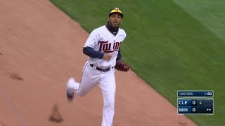 CLE@MIN: Rosario makes a running catch in left