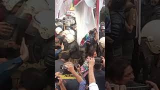 Women Crying For Imran Khan Outside Zaman Park #zamanpark #imrankhan #pti