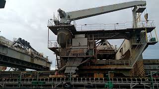 Loading vessel with gantry self unloader ; MV. Energia Centaurus