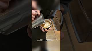 【独学バリスタのラテアート録】〜273杯目〜　Self-taught barista latte art #273#shorts#oscar