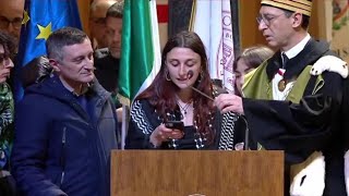 Il rettore di Bologna toglie il microfono alla studentessa pro Gaza