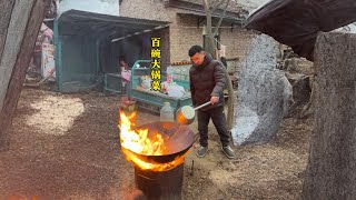 The small pot version of the big pot dish for the morning banquet  a bowl of 5 yuan has enough weig