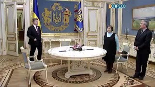 Петро Порошенко зустрівся з матір'ю Надії Савченко