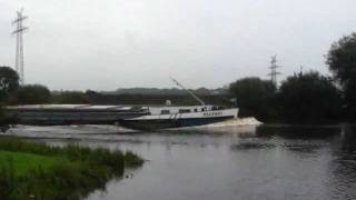 Vorbeifahrt Binnenschiff Delphin GMS 04009040 zu Berg auf der Hunte beim WSA Oldenburg