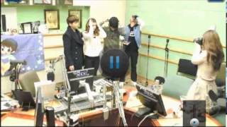 131202 Sukira - Ryeowook \u0026 guest photo taking