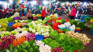 Cambodian Farmers Bring Freshness to Life at Ta Khmau Thmey Market – Must See!