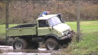 Unimog 406 Climbing movie 1.avi