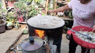 Tostando semillas (pepitas) para vender creo que se quemaron😬