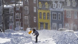 Aufräumarbeiten nach schwerem Schneesturm in Kanada