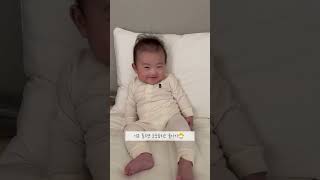 엄마에게 눈웃음치는 울아기 🐣 #아들키우기 #육아일기 #육아브이로그 #baby #귀여워 #6개월