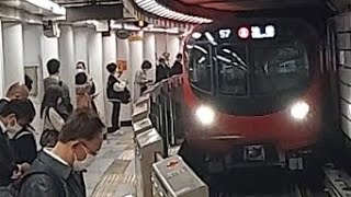 東京メトロ丸ノ内線2000系2121F各駅停車池袋駅行き赤坂見附駅到着(2022/11/29)