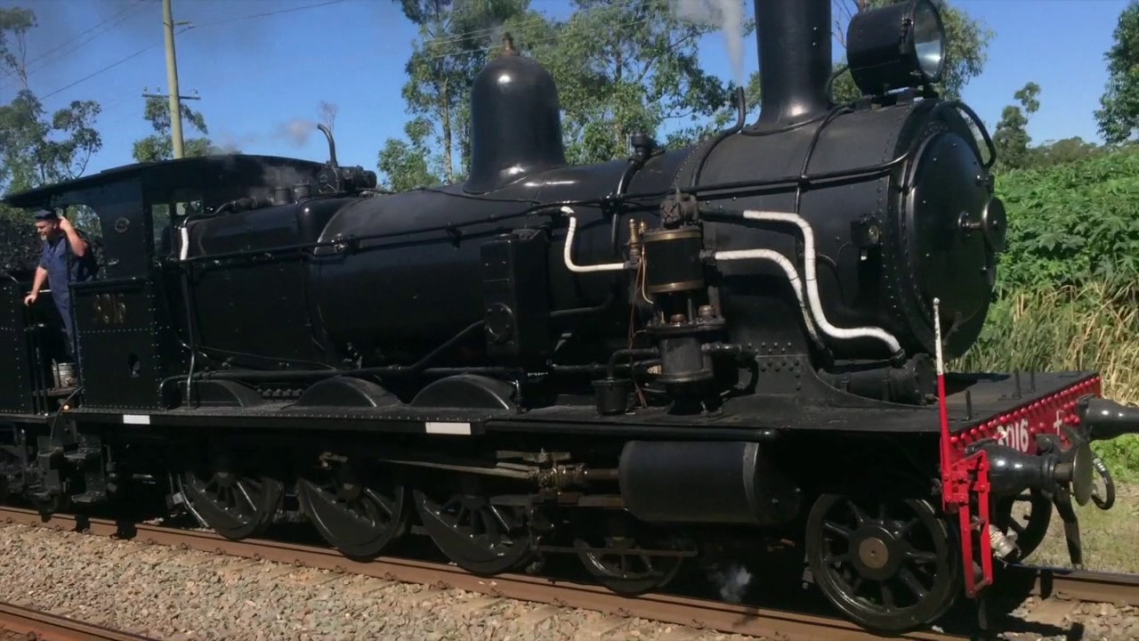 Australia - 2017 Hunter Valley Steamfest Great Steam Train Race - YouTube