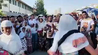 ኡፍፍፍፍፍፍ ሀገሬ ኢትዮጵያ ሰላምሽ ይብዛልኝ አሜን አሜን አሜን ዝማሬ መላእክት ያሰማልን የአመት ሰው ይበላችሁ እንደኔ ስደት ላይ ያላችሁ በሰላም ለእናት ሀገ